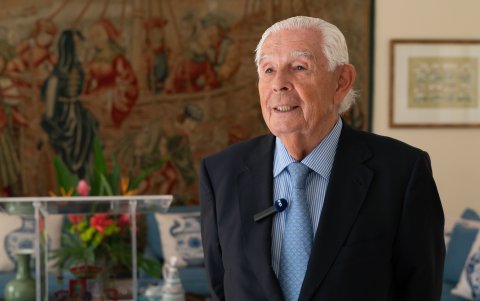 El creador de la iniciativa de las audioguías, Luis Blas Arioto, durante la presentación de las audioguías.