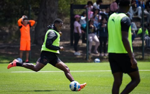 Los albos entrenan enfocados en el juego ante Deportivo Cuenca.