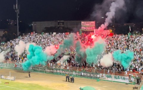 El estadio Reales Tamarindos lució abarrotado para el cotejo de 'La Capira'.
