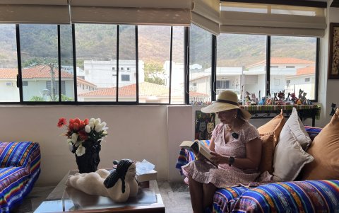 La escritora Aminta Buenaño vive hace 24 años en un departamento en la ciudadela Los Ceibos, para ella, estos sitios permite que haya más vida de comunidad.