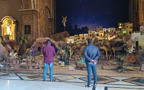 El gran nacimiento se exhibe en la Catedral de La Inmaculada.