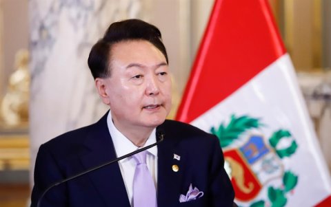 El presidente surcoreano, Yoon Suk-yeol, declaró hoy martes la ley marcial de emergencia para proteger el 