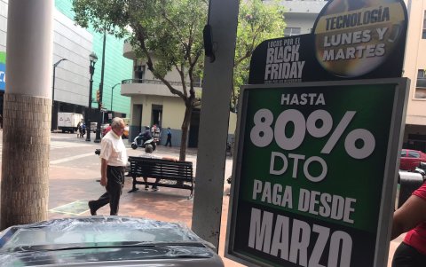 Las tiendas de electrodomésticos, asentadas en la avenida 9 de octubre, también dan estas facilidades de pago.
