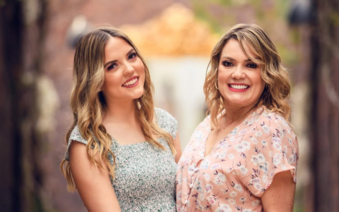 Úrsula Strenge junto a su hija Camila.