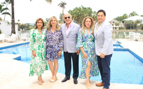 Pepita Ycaza, Isabel Pólit, Gabriel Mármol, Melba de Macías y Álex Macías.