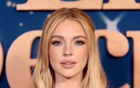 Meme sobre la apariencia rejuvenecida de Lindsay Lohan.