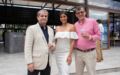 Carlos Espinel, Desirée Avilés y Edmundo Cadena.