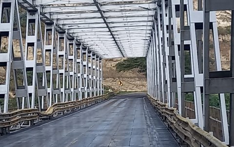 Luego de remover los vehículos, el paso por el puente del río Chiche se habilitó.