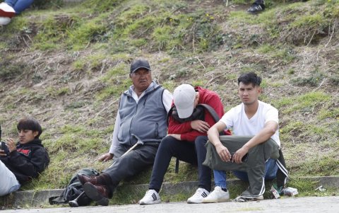 Hinchas esperaron por horas para conseguir entradas.