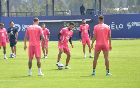 Jeison Medina (c) es el goleador de Independiente del Valle.