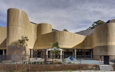 Vista fachada principal de la escuela pública de Darlington (Sidney, Australia).