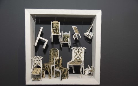 La artista Rossy Revelo recrea la cotidianidad y la familia desde la miniatura.