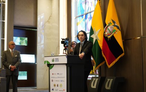 Su rigor académico está respaldado por el uso de fuentes oficiales