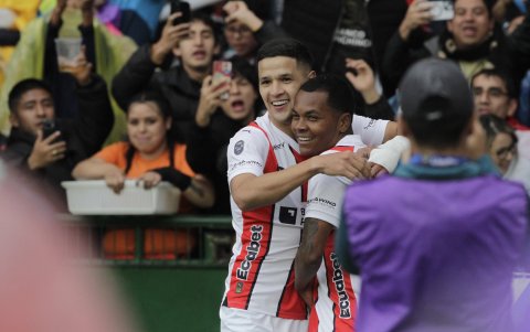 Álex Arce fue una de las figuras representativas del partido.