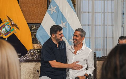 Raúl Chávez (d), integra el directorio de Barcelona y es concejal en el Municipio de Guayaquil que lidera Aquiles Álvarez, hermano de Antonio, presidente en el Ídolo.