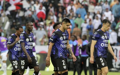 Los jugadores de Independiente del Valle no ocultaron su impotencia tras el 3-0 en la final de ida.