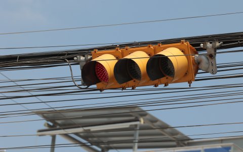 Aquí, en cambio, sí hay. Es la calle 7NO (Jorge Pérez Concha) con Ficus, donde se prevé, de acuerdo con la contratación, nuevo regulador y readecuación de las intersecciones semaforizadas.