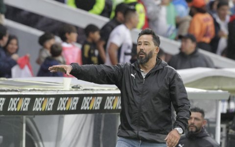 El DT Pablo Sánchez logró potenciar al plantel albo y lo tiene a un paso de sumar la estrella 13 del torneo local.