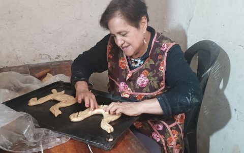 Carmen Llivipuma realiza cada año el 'pan del Niño'.