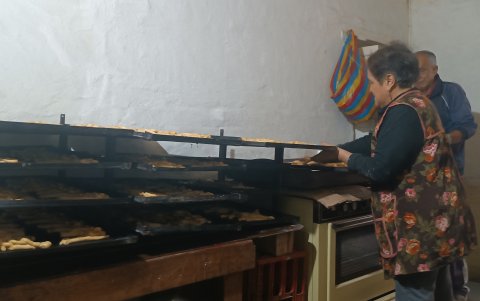 Carmen Llivipuma es la tercera generación de priostes de la fiesta del Pase del Niño Viajero.