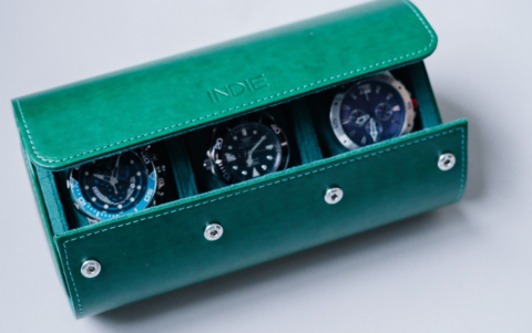 Porta relojes de viaje con 3 compartimientos y tela interna suave: protección contra rayones y golpes en todo momento. Aplica promoción 3x2.