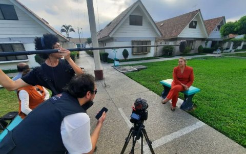 José Delgado vivió en Estados Unidos tras el feriado bancario. La producción del largometraje realizó grabaciones en ese país.