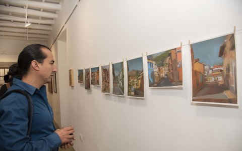 La muestra recoge un cuerpo de obras de pintura, dibujo y escultura.
