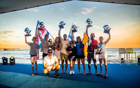 Mimi con todos los campeones latinoamericanos en sus respectivas categorías.