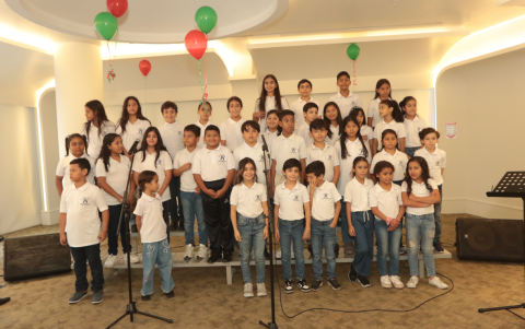 Coro de Voces Blancas, de la Unidad Educativa Adventista del Pacífico.