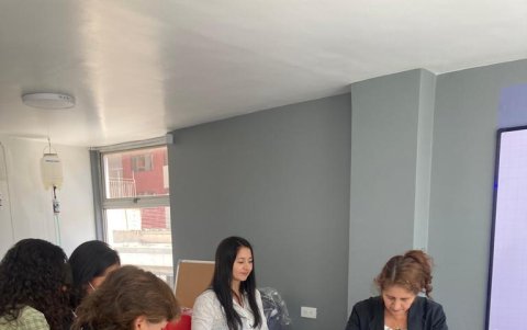 Erradicar la violencia mediante la independencia económica.