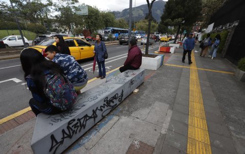 La Patria. Fue el primer sendero que se inauguró en enero de este año y luce grafiteado, con basura y sin presencia policial.