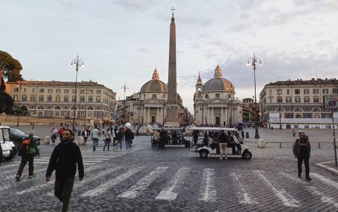 Piazza del Popolo, en el centro histórico de Roma. A pocos días del inicio del Jubileo, Año Santo en el que se esperan en Roma 30 millones más de visitantes.