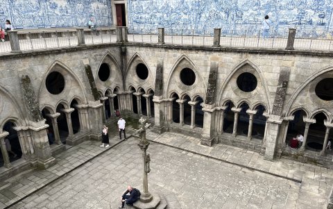 Claustro de la catedral, otro de los destinos para poder conocer en Ooporto.