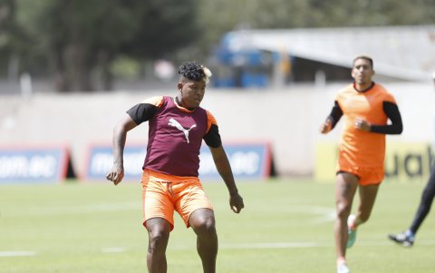 Richard Mina se consolidó en la defensa de Liga de Quito.