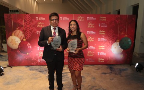 Sebastián Angulo y Lisbeth Zumba, periodistas de Diario EXPRESO, fueron reconocidos por su labor.