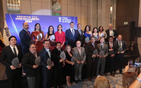 Fueron 22 los profesionales de la comunicación que recibieron el galardón.