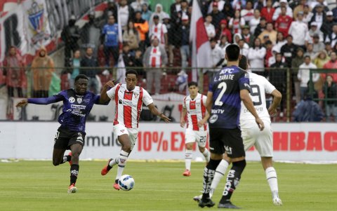 Daniel de la Cruz ha sorprendido con su velocidad y fuerte remate. El joven lateral derecho fue titular en las dos finales ante Independiente del Valle.