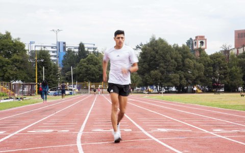 Tras ser décimo quinto en los 20 km marcha de París, Hurtado retomó las prácticas en la pista Los Chasquis de Quito.