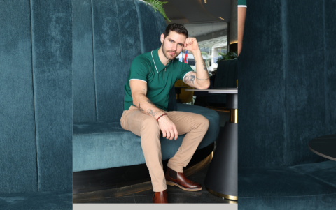 Considera este look que, por informal, no deja de ser atractivo.