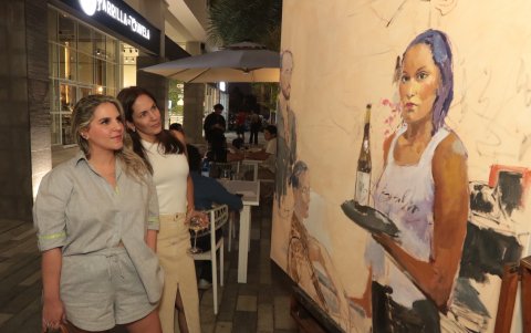 María del Carmen Vivas y Paola Caicedo.