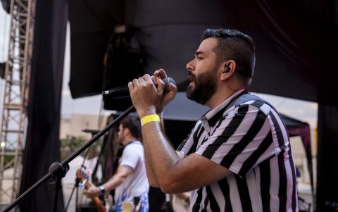 'Mi Libertad' es parte del disco La mesa está servida'.