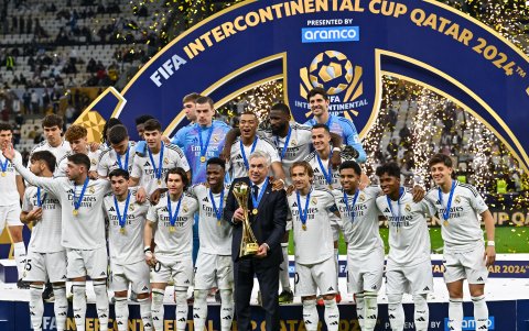 Real Madrid celebra en Qatar su cuarta Copa Intercontinental.