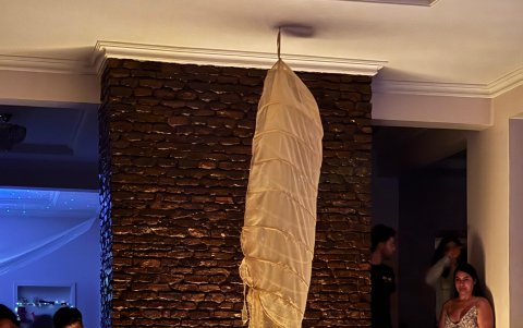 La actriz Romina Zenya es la protagonista inicial de la historia.