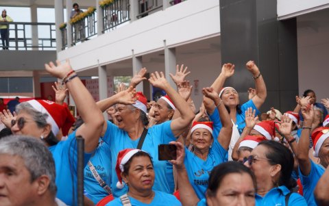 Los adultos mayores gozaron de la jornada.
