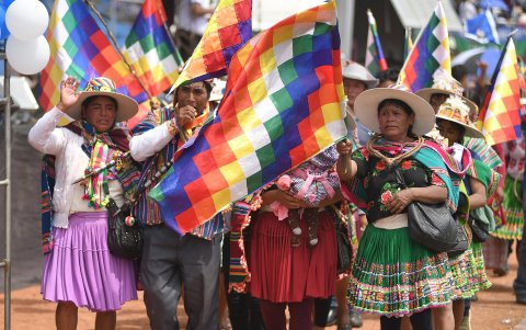 Seguidores del expresidente de Bolivia Evo Morales (2006-2019) participan durante un evento este miércoles, en el estadio de Chimoré (Bolivia).