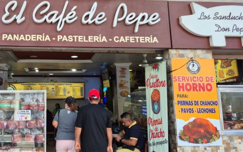 Sánduches Don Pepe se ha convertido en un local tradicional del centro de Guayaquil.