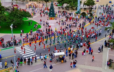 Las calles de Manglaralto y otras comunas del cantón Santa Elena se unieron para celebrar las fiestas.