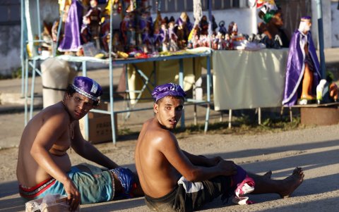 Devotos de San Lázaro participan en la peregrinación al santuario  al sur de La Habana (Cuba).