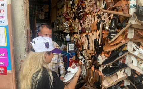Comerciantes detallan que aún tienen mucha mercadería sin vender.