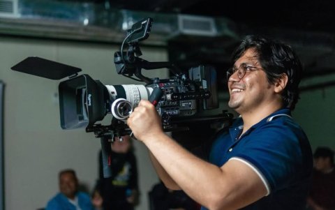 Victor Estrada en su faceta como docente.